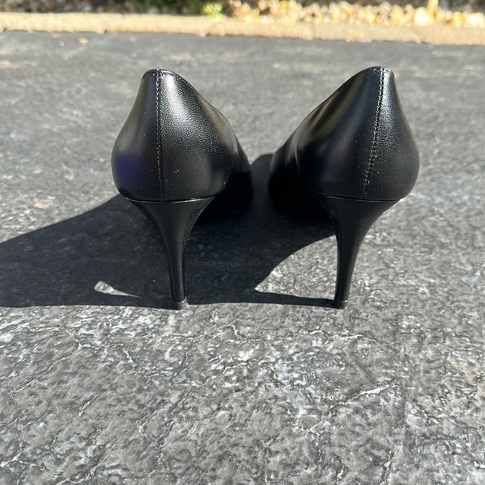 Stuart Weitzman Pinot Pump - Picture 5 of 7